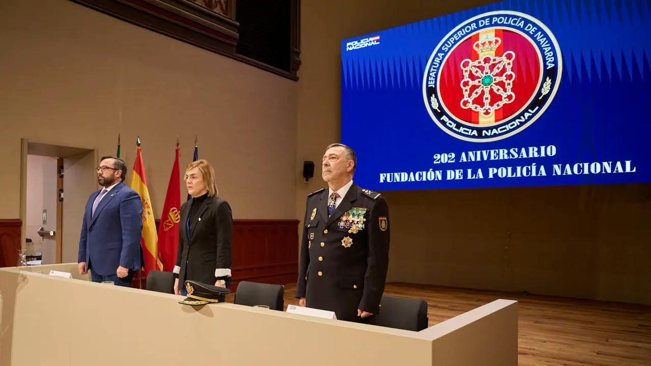 La Polic&iacute;a Nacional conmemora su 202 aniversario con un acto que homenajea a sus jubilados. PABLO LASAOSA
