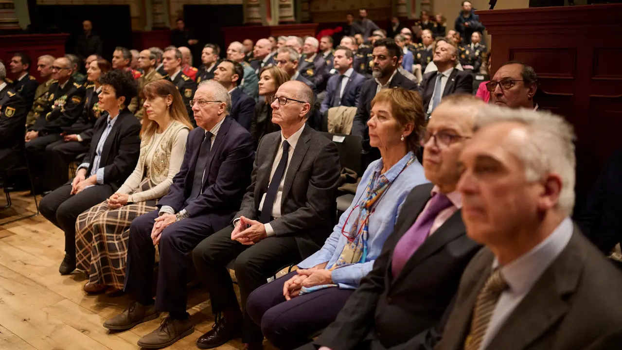 La Polic&iacute;a Nacional conmemora su 202 aniversario con un acto que homenajea a sus jubilados. PABLO LASAOSA