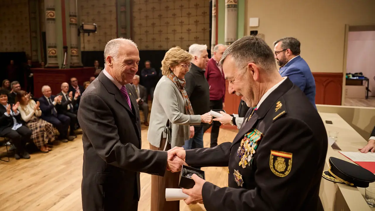 La Polic&iacute;a Nacional conmemora su 202 aniversario con un acto que homenajea a sus jubilados. PABLO LASAOSA
