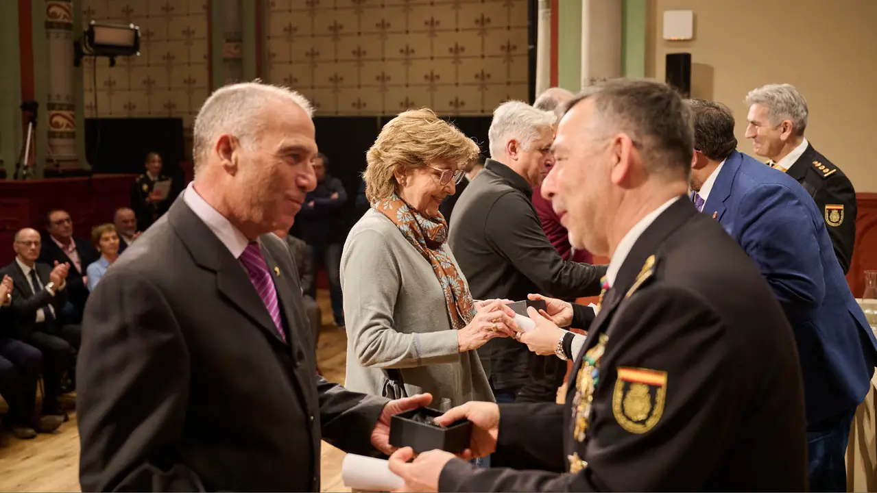 La Polic&iacute;a Nacional conmemora su 202 aniversario con un acto que homenajea a sus jubilados. PABLO LASAOSA