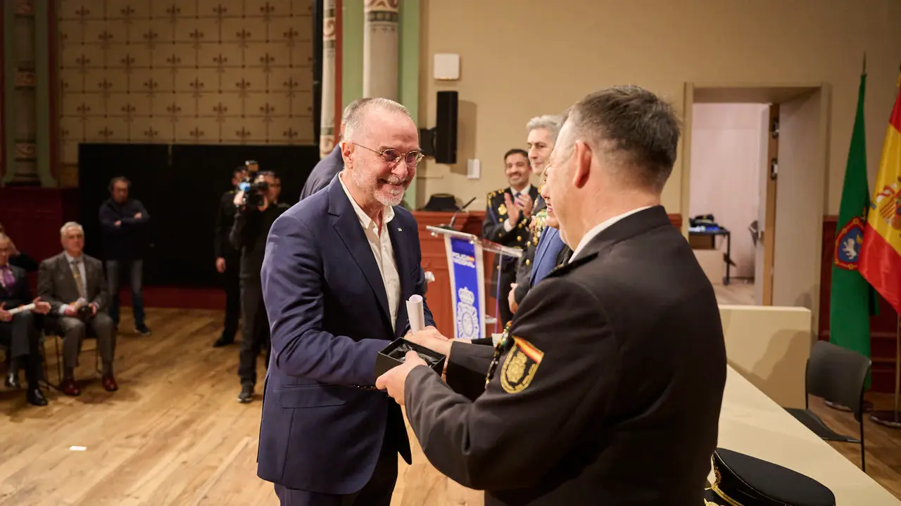 La Polic&iacute;a Nacional conmemora su 202 aniversario con un acto que homenajea a sus jubilados. PABLO LASAOSA