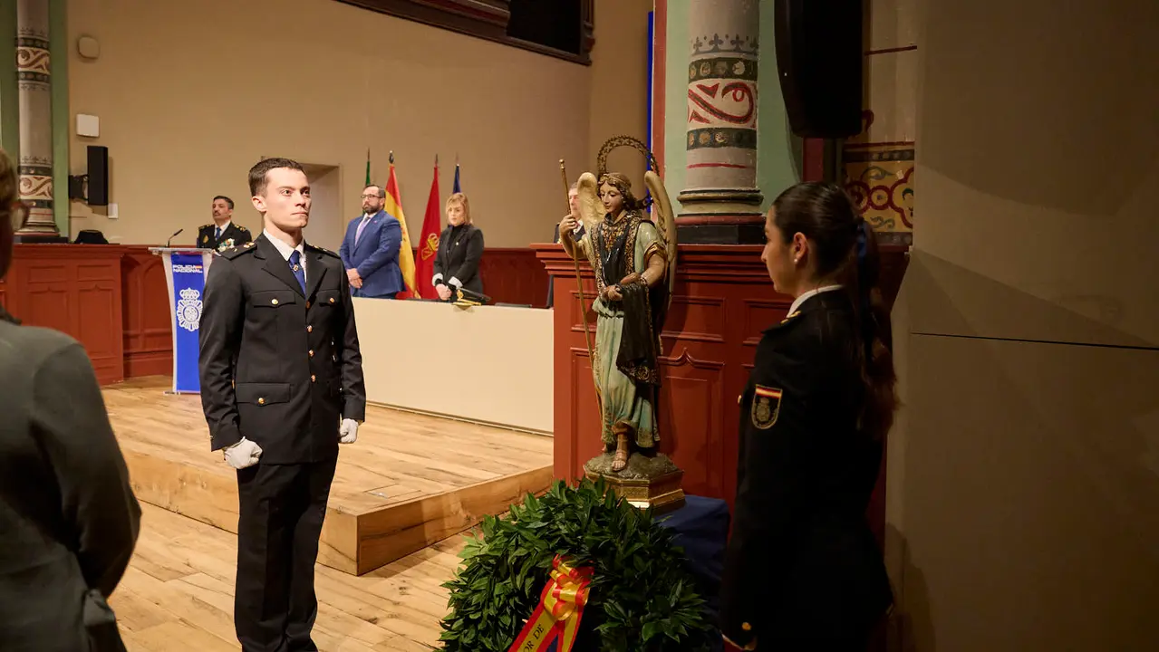 La Polic&iacute;a Nacional conmemora su 202 aniversario con un acto que homenajea a sus jubilados. PABLO LASAOSA