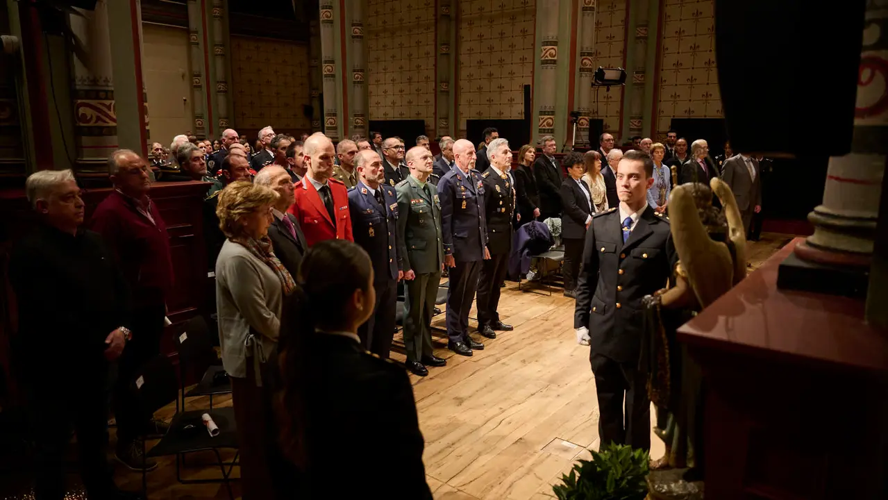 La Polic&iacute;a Nacional conmemora su 202 aniversario con un acto que homenajea a sus jubilados. PABLO LASAOSA