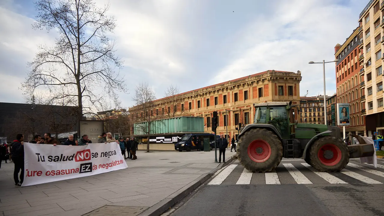 Manifestaci&oacute;n convocada por UAGN y EHNE Nafarroa en defensa del sector primario y en contra del acuerdo entre la UE y Mercosur. I&Ntilde;IGO ALZUGARAY
