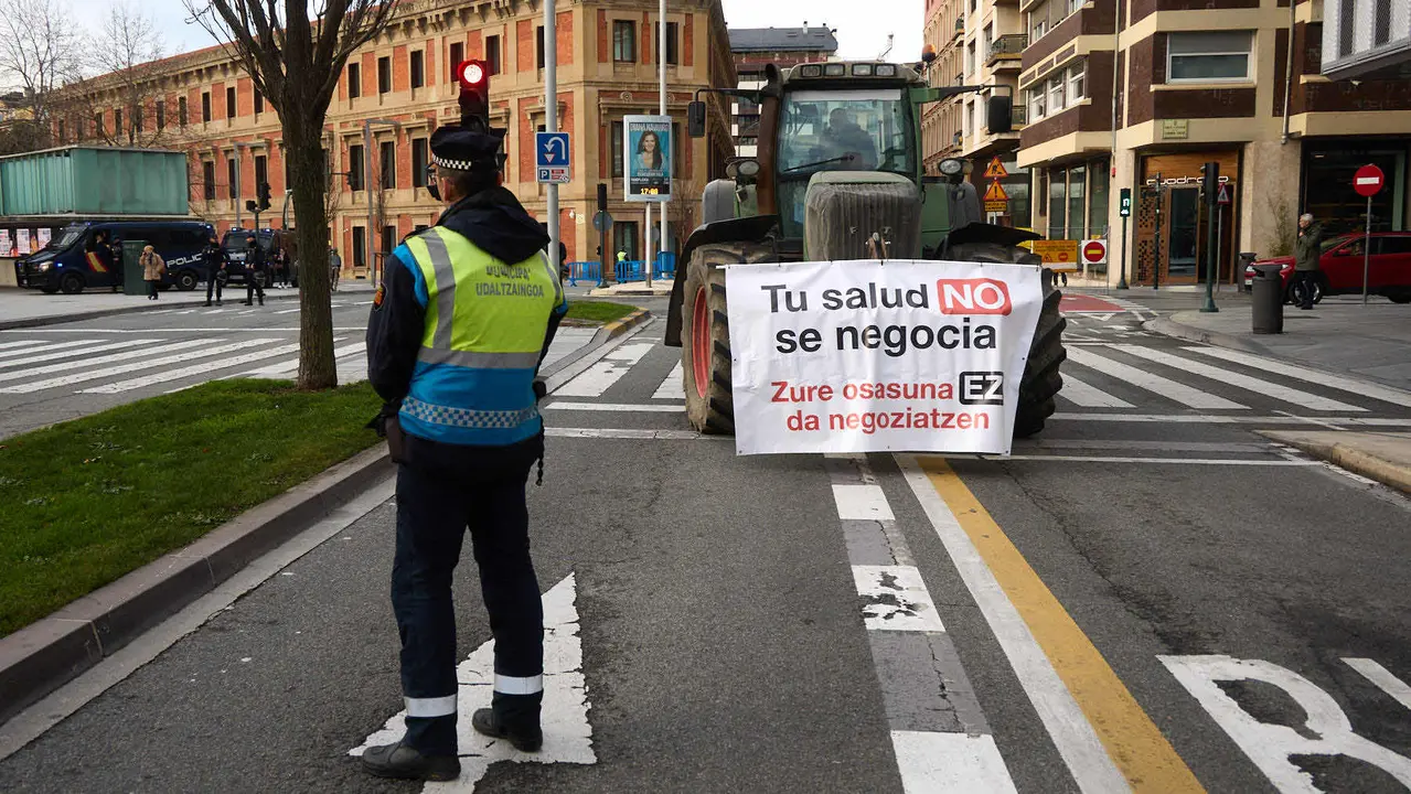 Manifestaci&oacute;n convocada por UAGN y EHNE Nafarroa en defensa del sector primario y en contra del acuerdo entre la UE y Mercosur. I&Ntilde;IGO ALZUGARAY