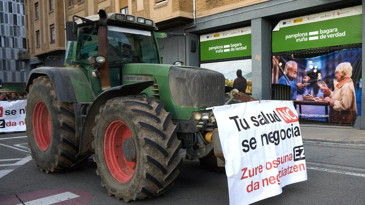 Manifestaci&oacute;n convocada por UAGN y EHNE Nafarroa en defensa del sector primario y en contra del acuerdo entre la UE y Mercosur. I&Ntilde;IGO ALZUGARAY