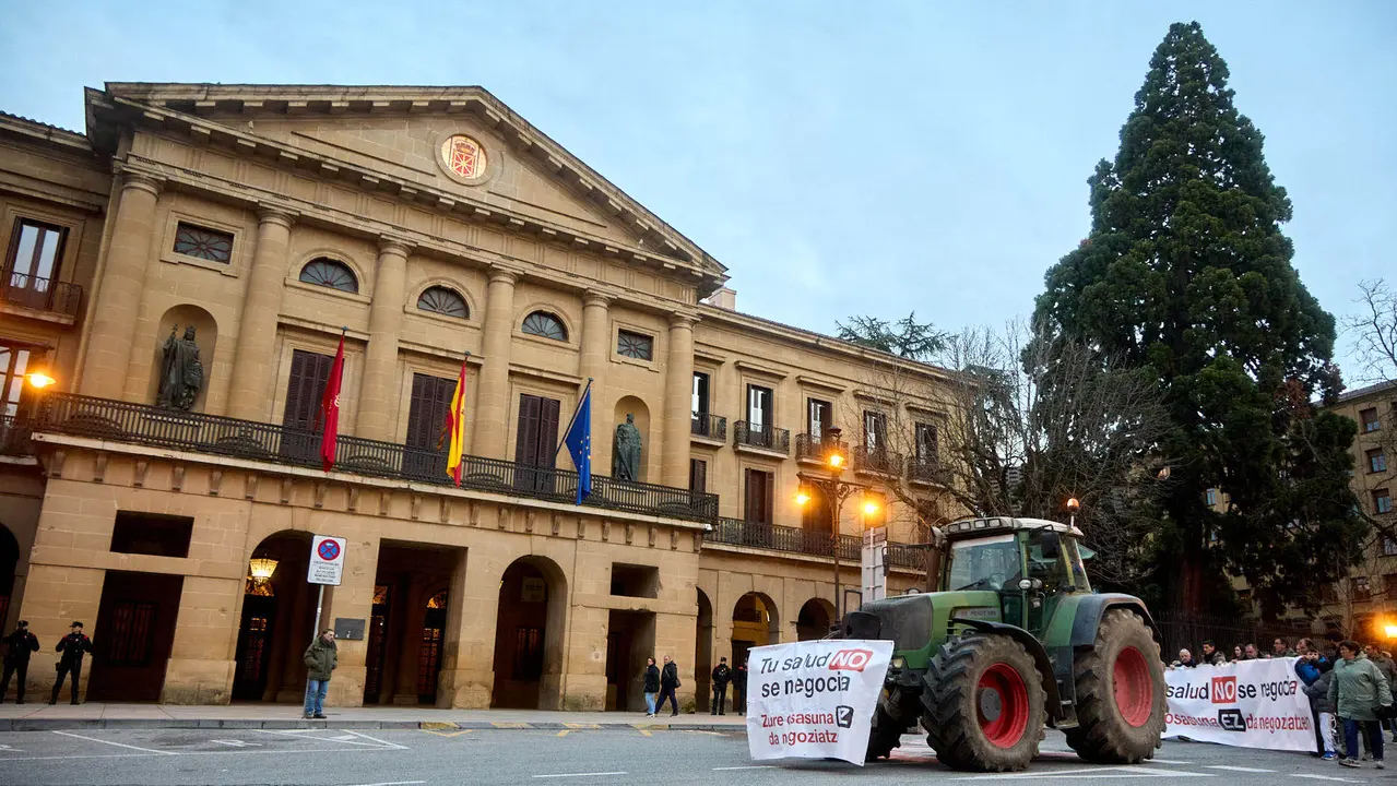 Manifestaci&oacute;n convocada por UAGN y EHNE Nafarroa en defensa del sector primario y en contra del acuerdo entre la UE y Mercosur. I&Ntilde;IGO ALZUGARAY