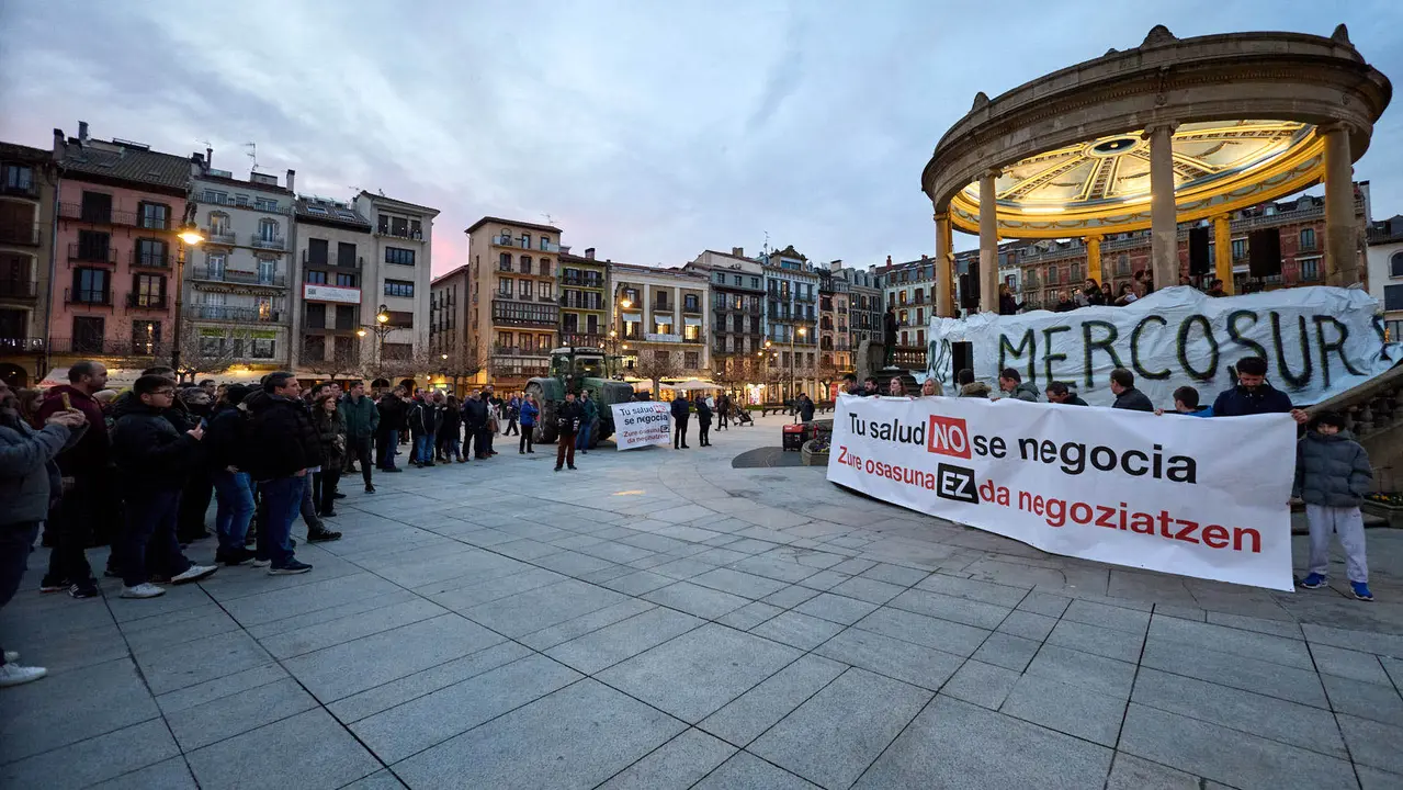 Manifestaci&oacute;n convocada por UAGN y EHNE Nafarroa en defensa del sector primario y en contra del acuerdo entre la UE y Mercosur. I&Ntilde;IGO ALZUGARAY