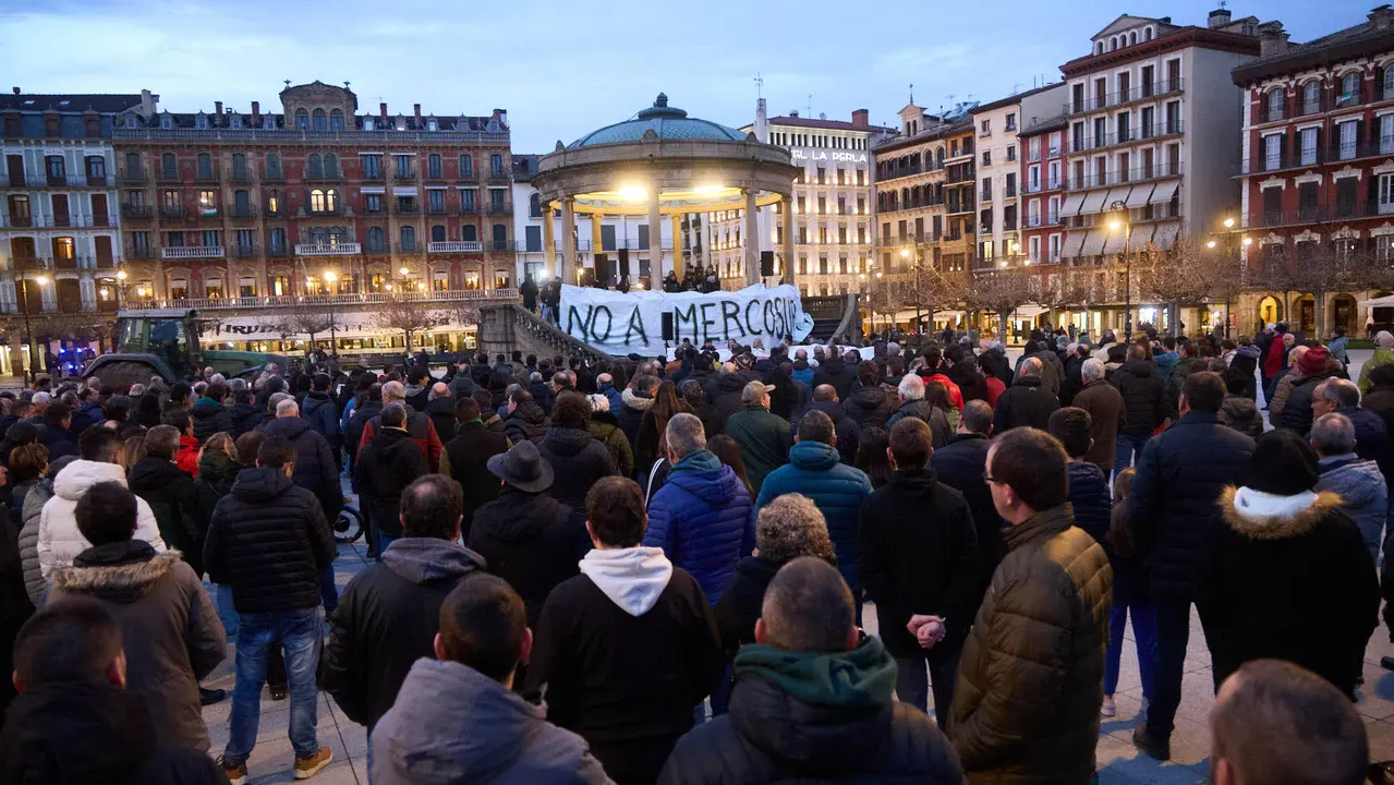 Manifestaci&oacute;n convocada por UAGN y EHNE Nafarroa en defensa del sector primario y en contra del acuerdo entre la UE y Mercosur. I&Ntilde;IGO ALZUGARAY