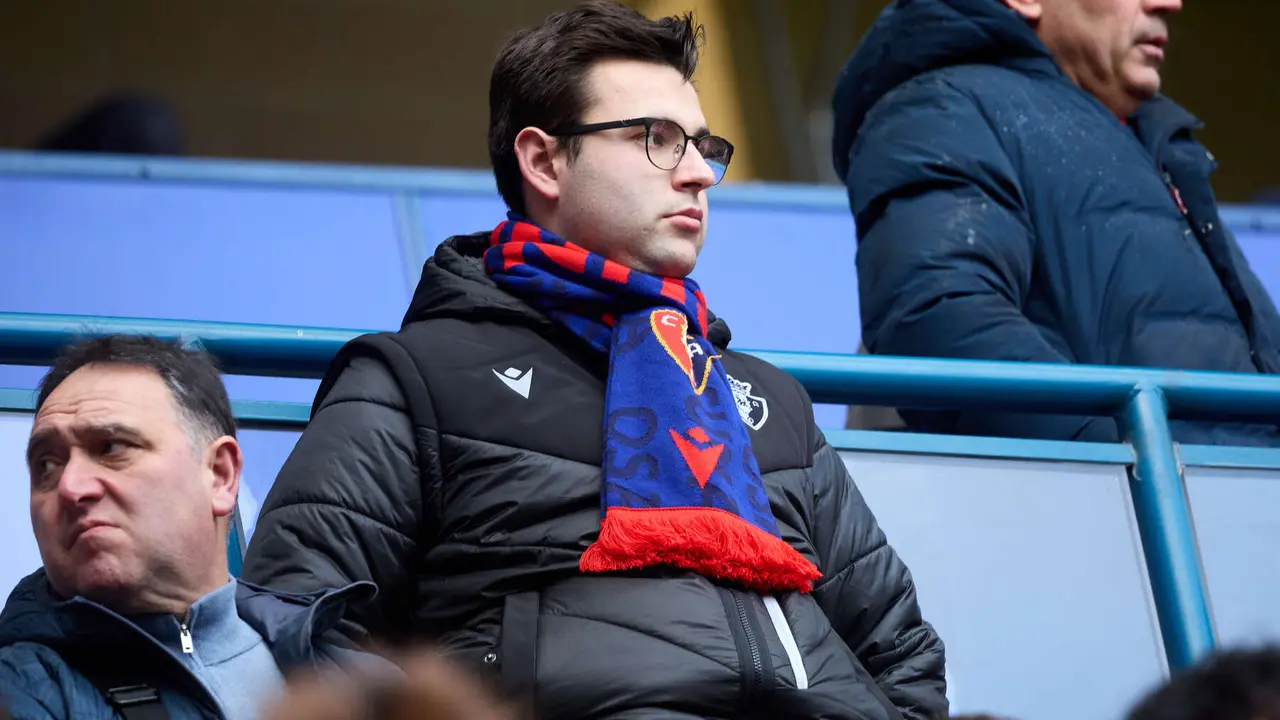 La grada del estadio de El Sadar durante el partido de La Liga EA Sports entre CA Osasuna y Villarreal CF disputado en Pamplona. I&Ntilde;IGO ALZUGARAY