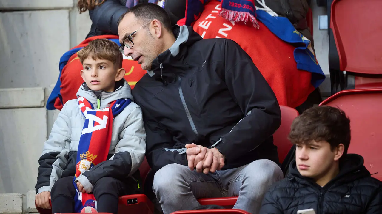 La grada del estadio de El Sadar durante el partido de La Liga EA Sports entre CA Osasuna y Villarreal CF disputado en Pamplona. I&Ntilde;IGO ALZUGARAY