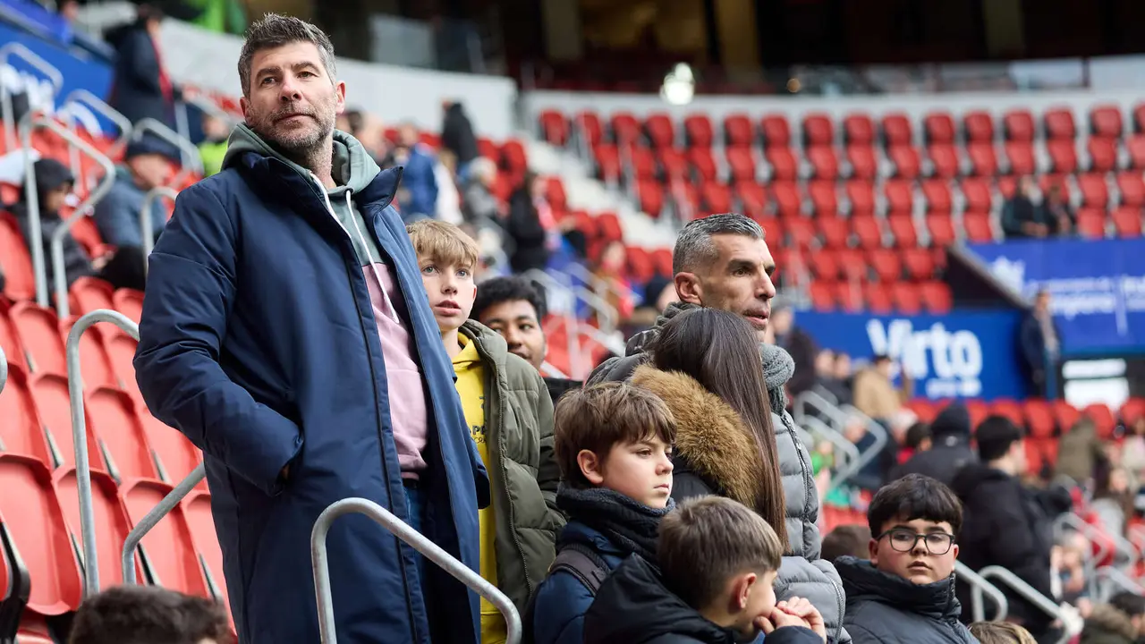 La grada del estadio de El Sadar durante el partido de La Liga EA Sports entre CA Osasuna y Villarreal CF disputado en Pamplona. I&Ntilde;IGO ALZUGARAY
