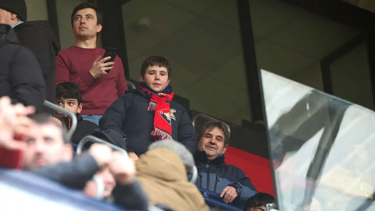 La grada del estadio de El Sadar durante el partido de La Liga EA Sports entre CA Osasuna y Villarreal CF disputado en Pamplona. I&Ntilde;IGO ALZUGARAY
