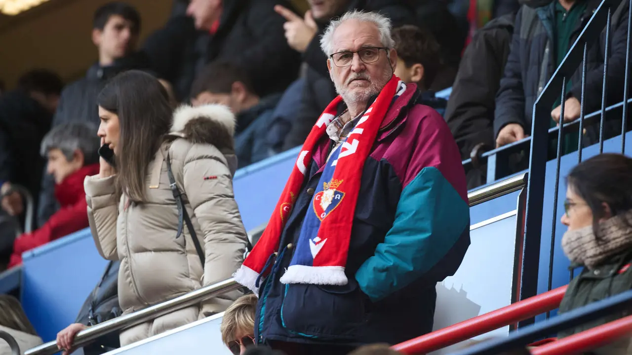 La grada del estadio de El Sadar durante el partido de La Liga EA Sports entre CA Osasuna y Villarreal CF disputado en Pamplona. I&Ntilde;IGO ALZUGARAY