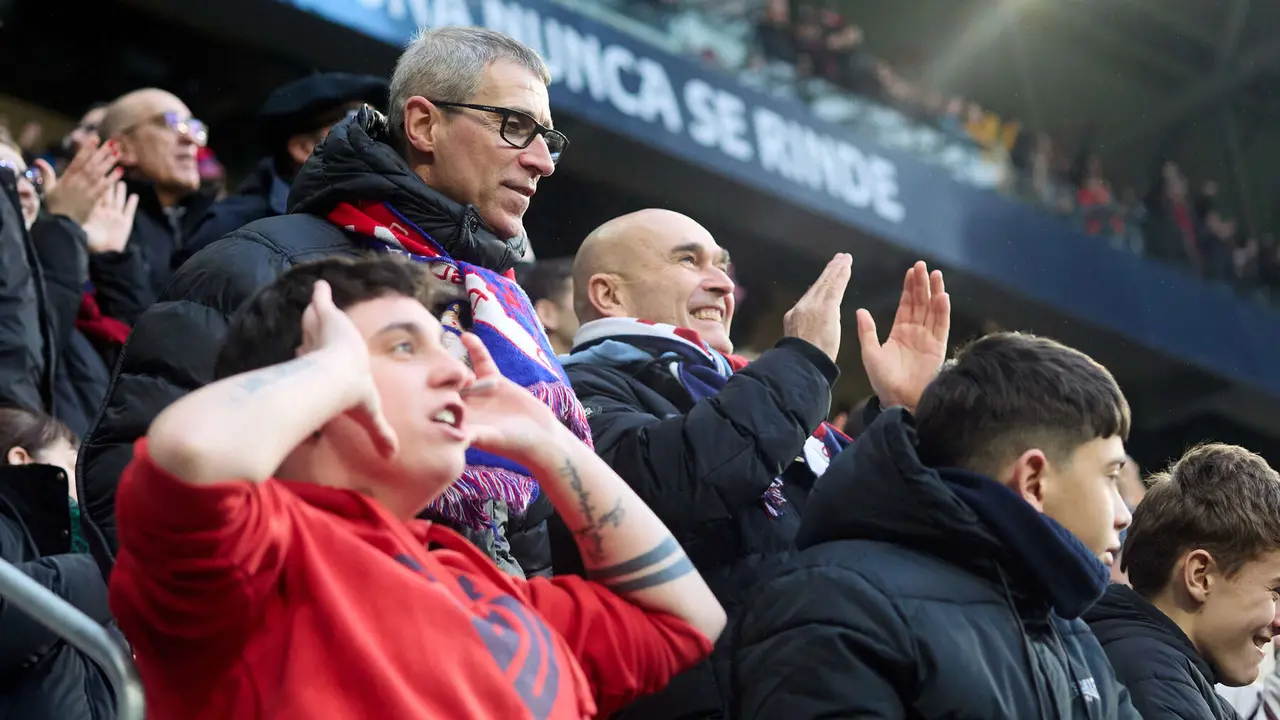 La grada del estadio de El Sadar durante el partido de La Liga EA Sports entre CA Osasuna y Villarreal CF disputado en Pamplona. I&Ntilde;IGO ALZUGARAY