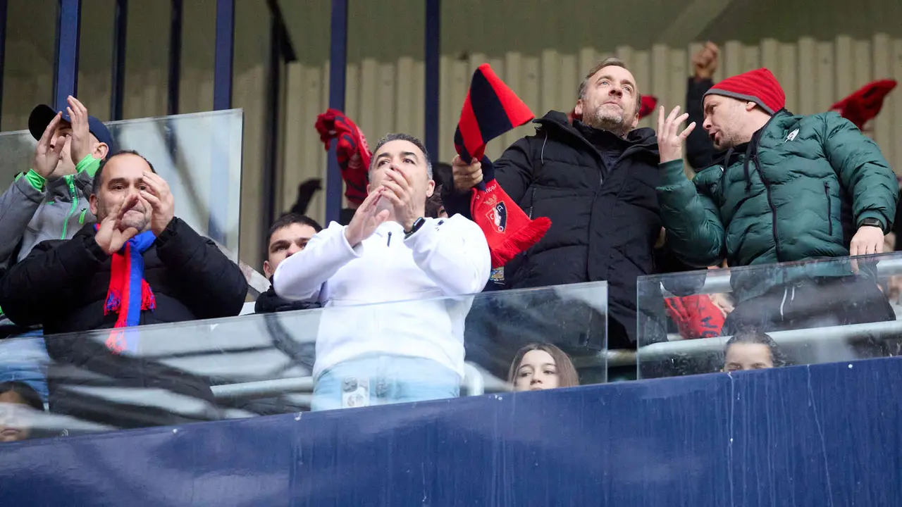 La grada del estadio de El Sadar durante el partido de La Liga EA Sports entre CA Osasuna y Villarreal CF disputado en Pamplona. I&Ntilde;IGO ALZUGARAY