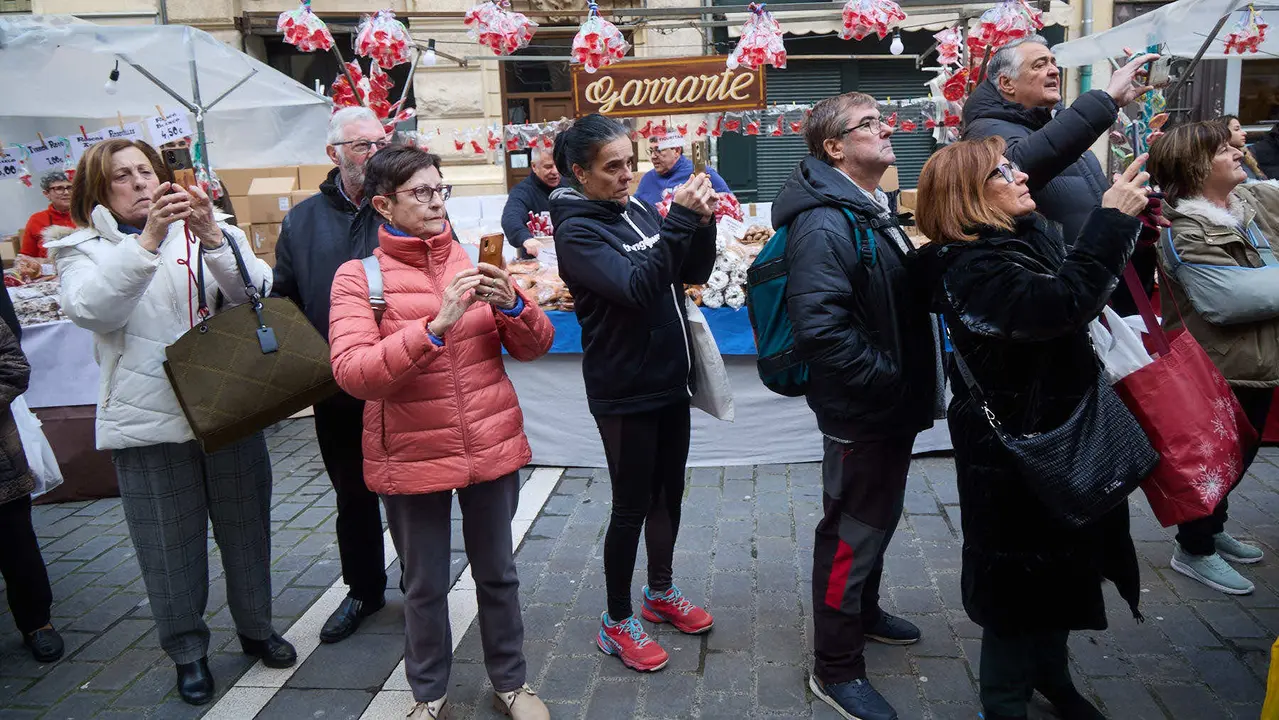 Procesi&oacute;n y misa por la festividad de San Blas en la iglesia de San Nicol&aacute;s de Pamplona. I&Ntilde;IGO ALZUGARAY