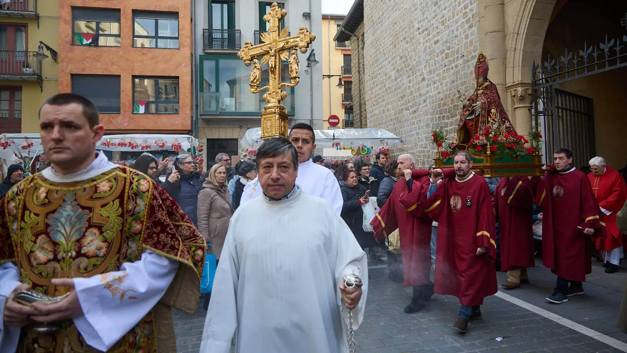 Procesi&oacute;n y misa por la festividad de San Blas en la iglesia de San Nicol&aacute;s de Pamplona. I&Ntilde;IGO ALZUGARAY