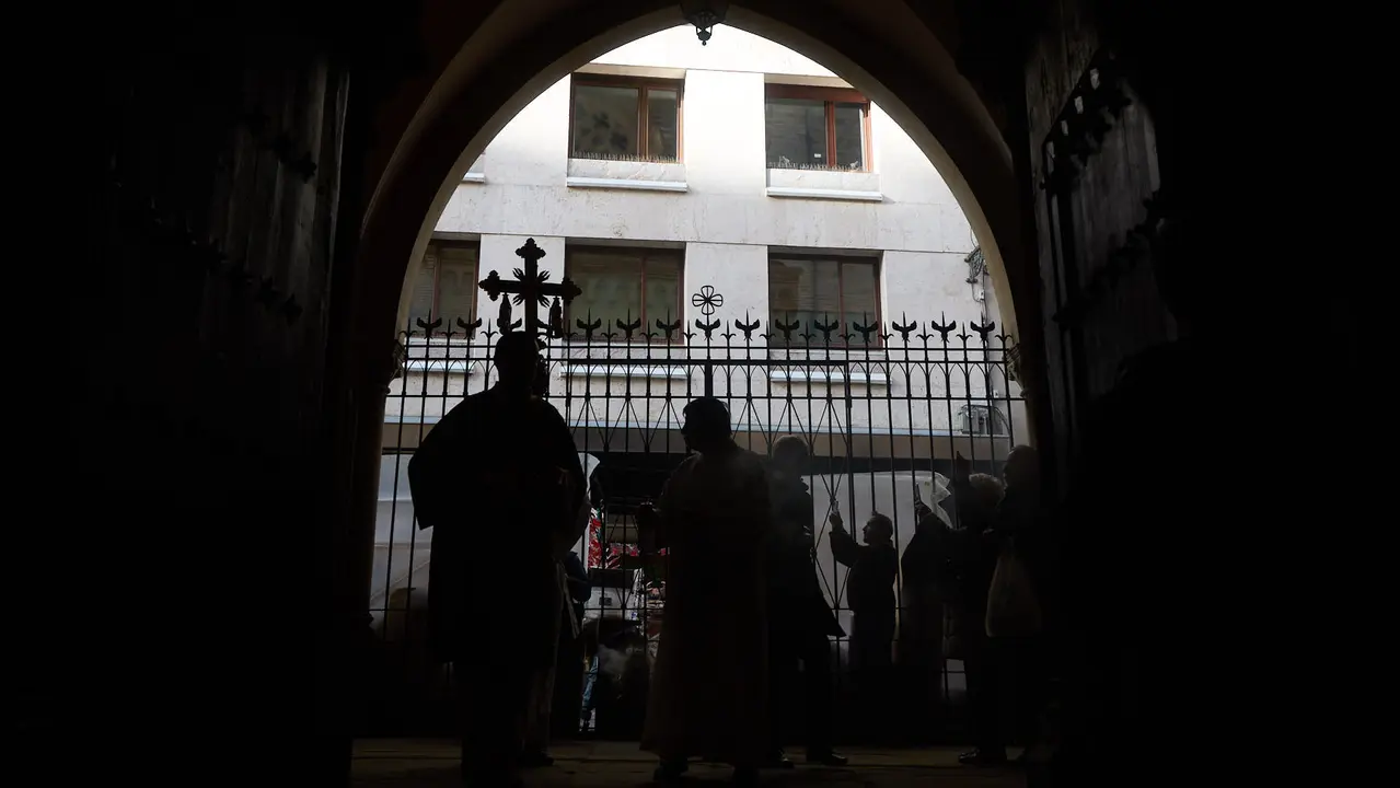 Procesi&oacute;n y misa por la festividad de San Blas en la iglesia de San Nicol&aacute;s de Pamplona. I&Ntilde;IGO ALZUGARAY