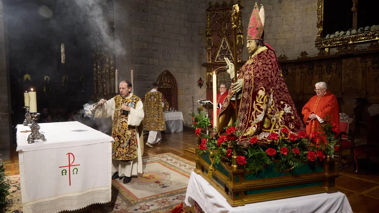 Procesi&oacute;n y misa por la festividad de San Blas en la iglesia de San Nicol&aacute;s de Pamplona. I&Ntilde;IGO ALZUGARAY