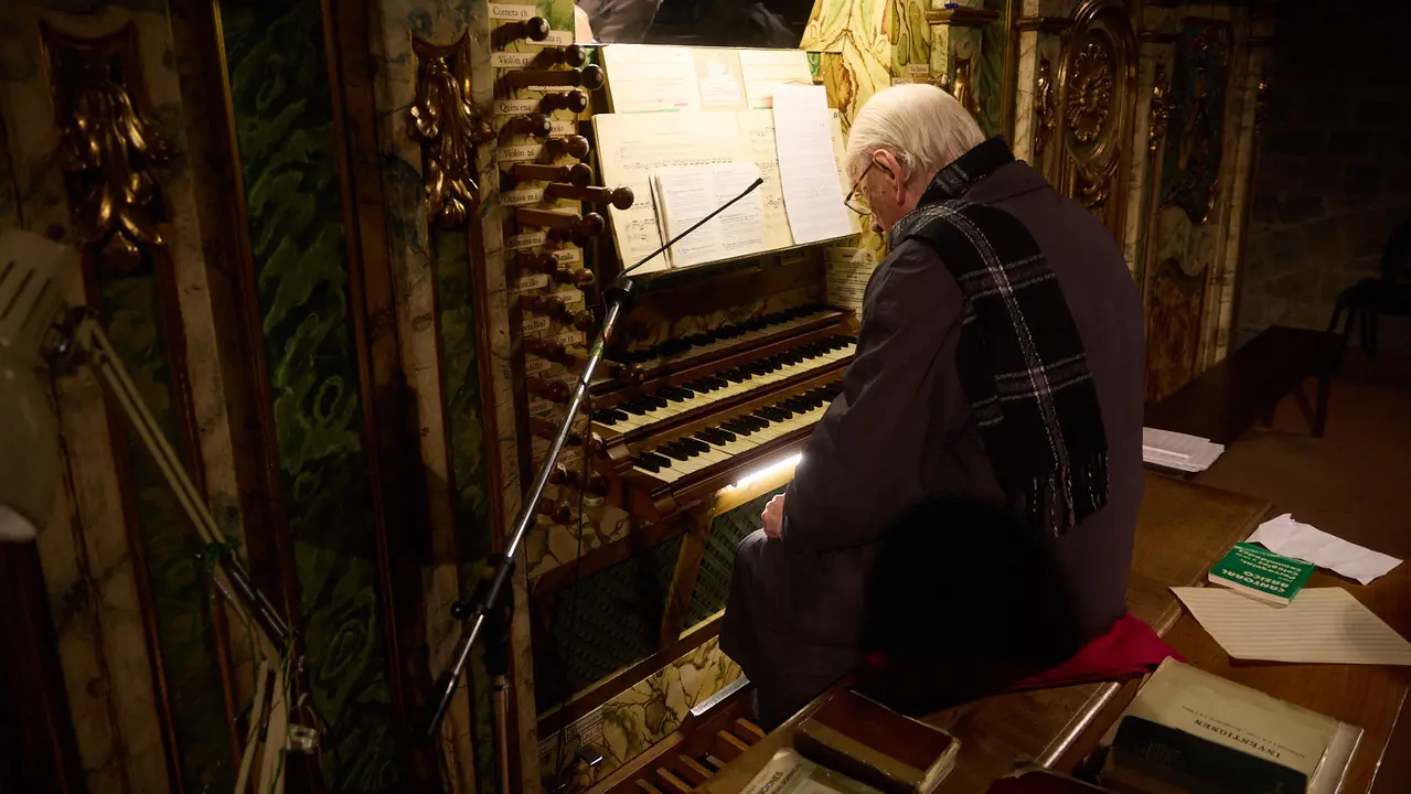Procesi&oacute;n y misa por la festividad de San Blas en la iglesia de San Nicol&aacute;s de Pamplona. I&Ntilde;IGO ALZUGARAY