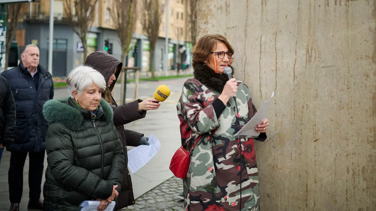 concentraci&oacute;n de varios colectivos en memoria de los desplazados forzosos por ETA y de todas sus v&iacute;ctimas. PABLO LASAOSA