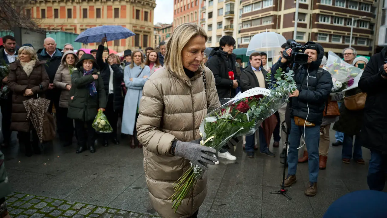 concentraci&oacute;n de varios colectivos en memoria de los desplazados forzosos por ETA y de todas sus v&iacute;ctimas. PABLO LASAOSA