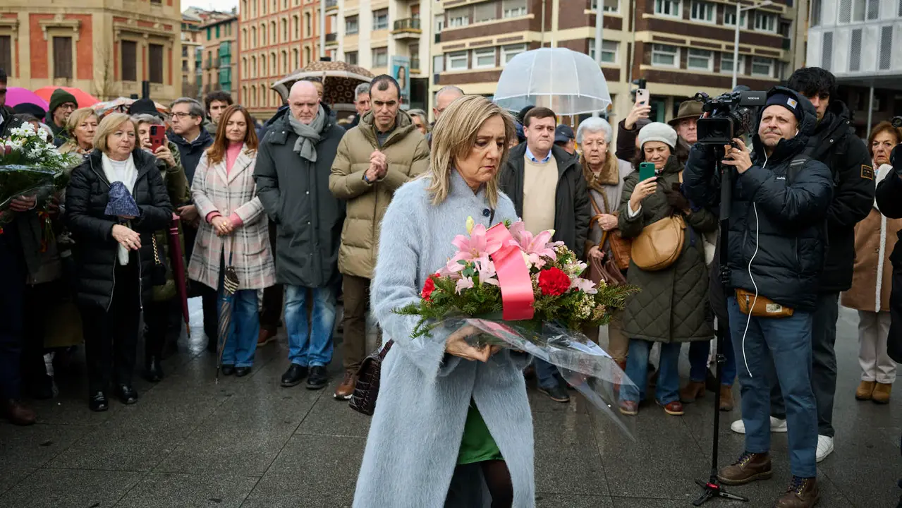 concentraci&oacute;n de varios colectivos en memoria de los desplazados forzosos por ETA y de todas sus v&iacute;ctimas. PABLO LASAOSA