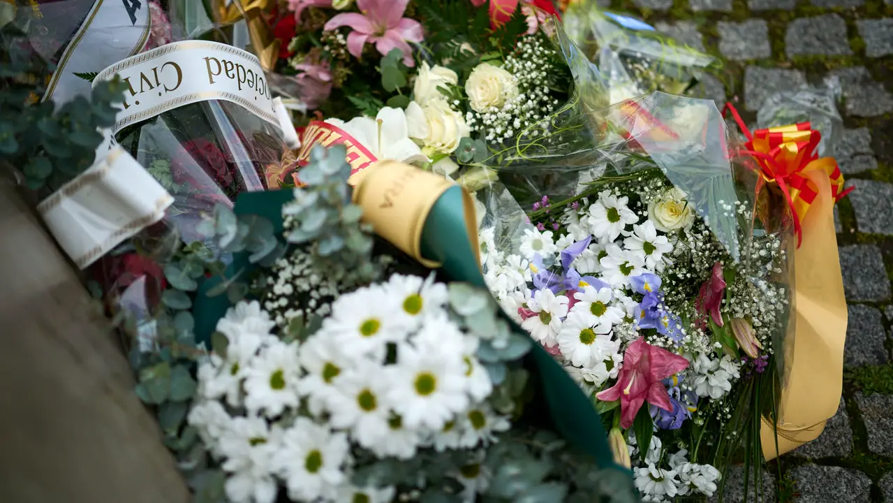 concentraci&oacute;n de varios colectivos en memoria de los desplazados forzosos por ETA y de todas sus v&iacute;ctimas. PABLO LASAOSA