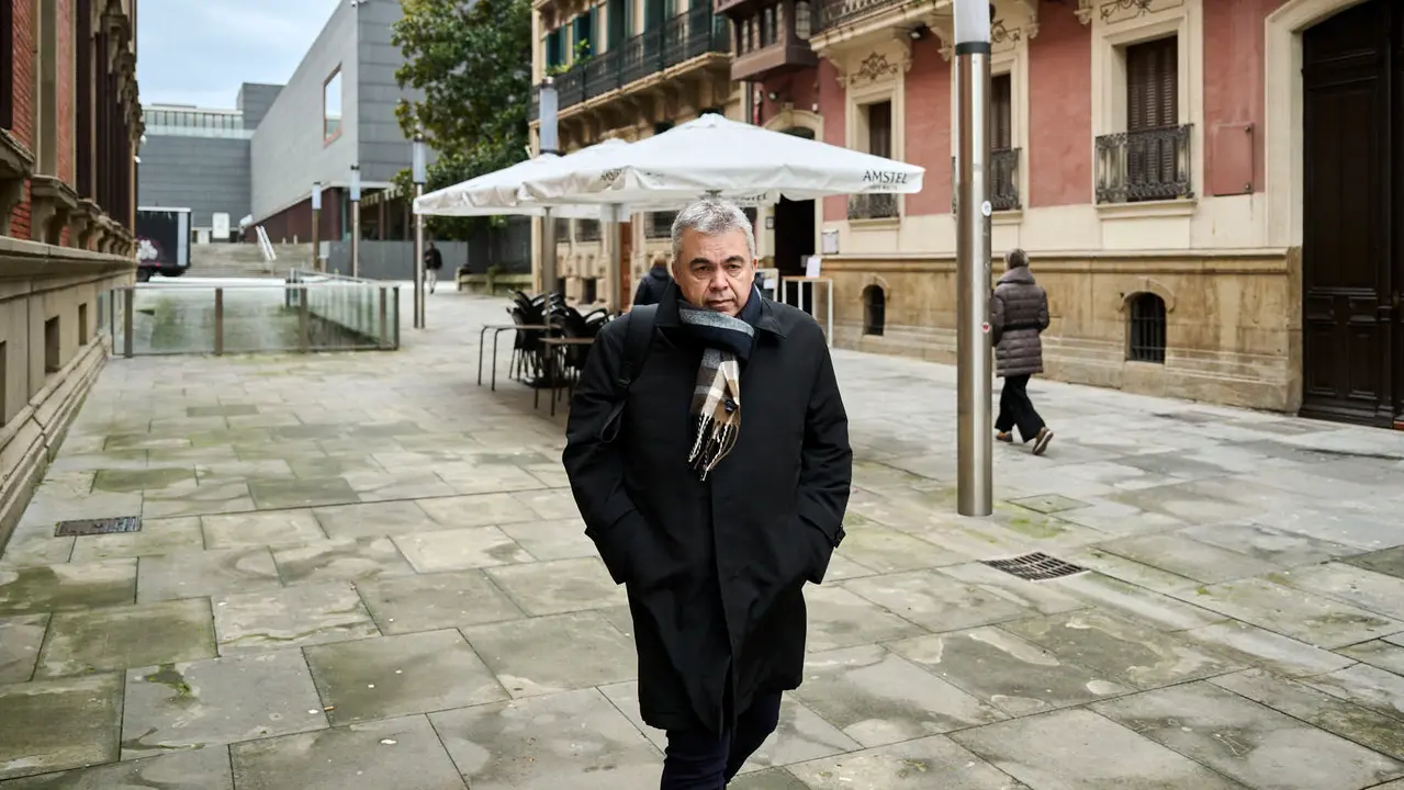 Santos Cerd&aacute;n declara ante la Comisi&oacute;n de Investigaci&oacute;n del Parlamento de Navarra por la adjudicaci&oacute;n de las obras de Velate. PABLO LASAOSA