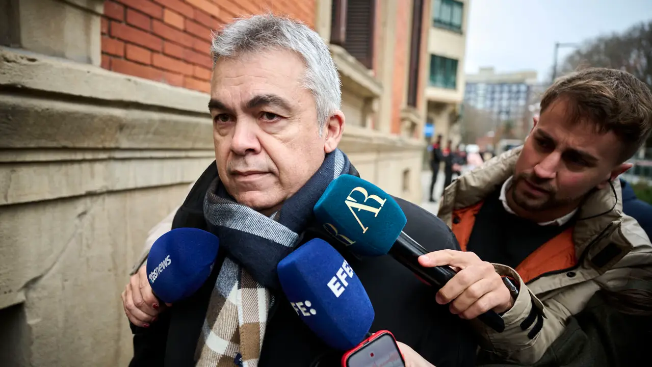 Santos Cerd&aacute;n declara ante la Comisi&oacute;n de Investigaci&oacute;n del Parlamento de Navarra por la adjudicaci&oacute;n de las obras de Velate. PABLO LASAOSA