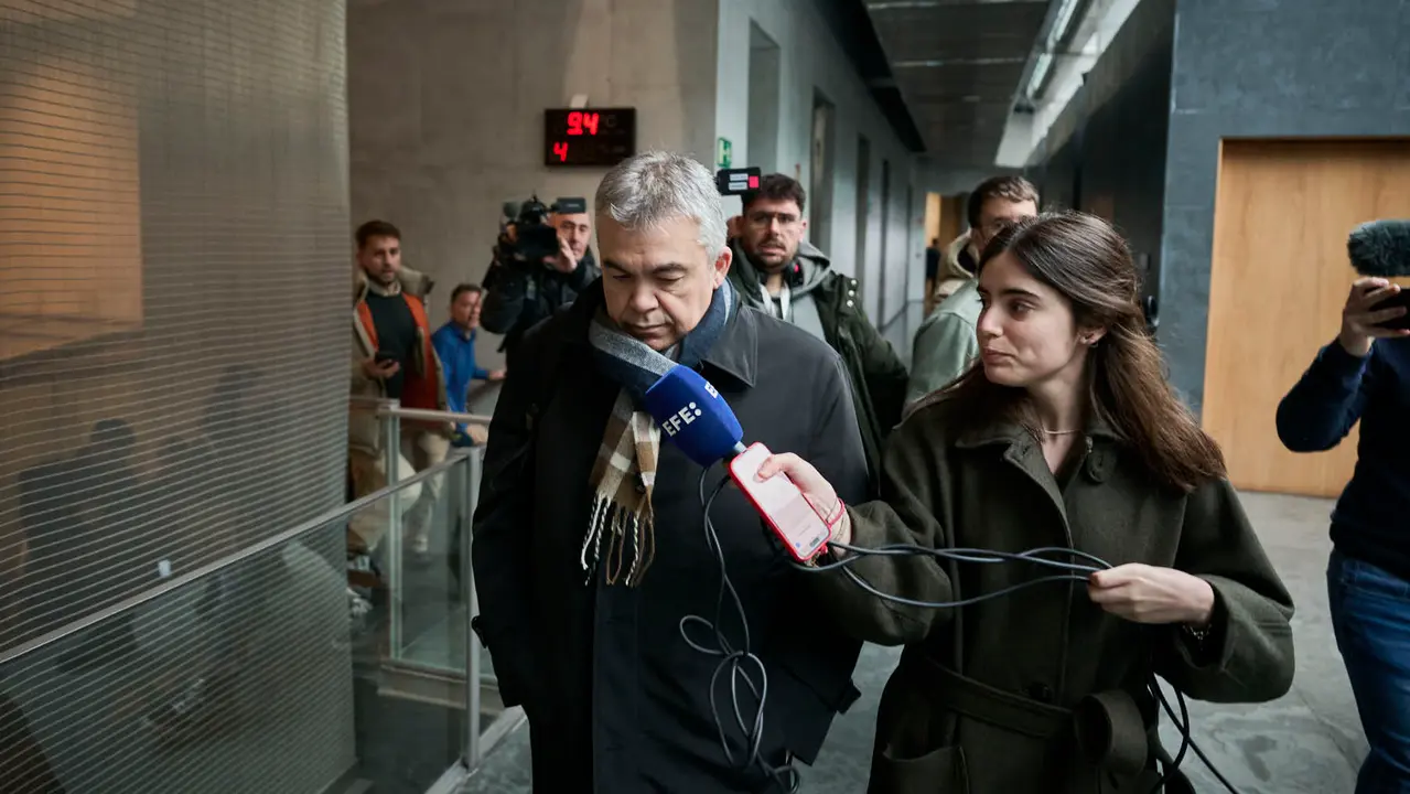 Santos Cerd&aacute;n declara ante la Comisi&oacute;n de Investigaci&oacute;n del Parlamento de Navarra por la adjudicaci&oacute;n de las obras de Velate. PABLO LASAOSA