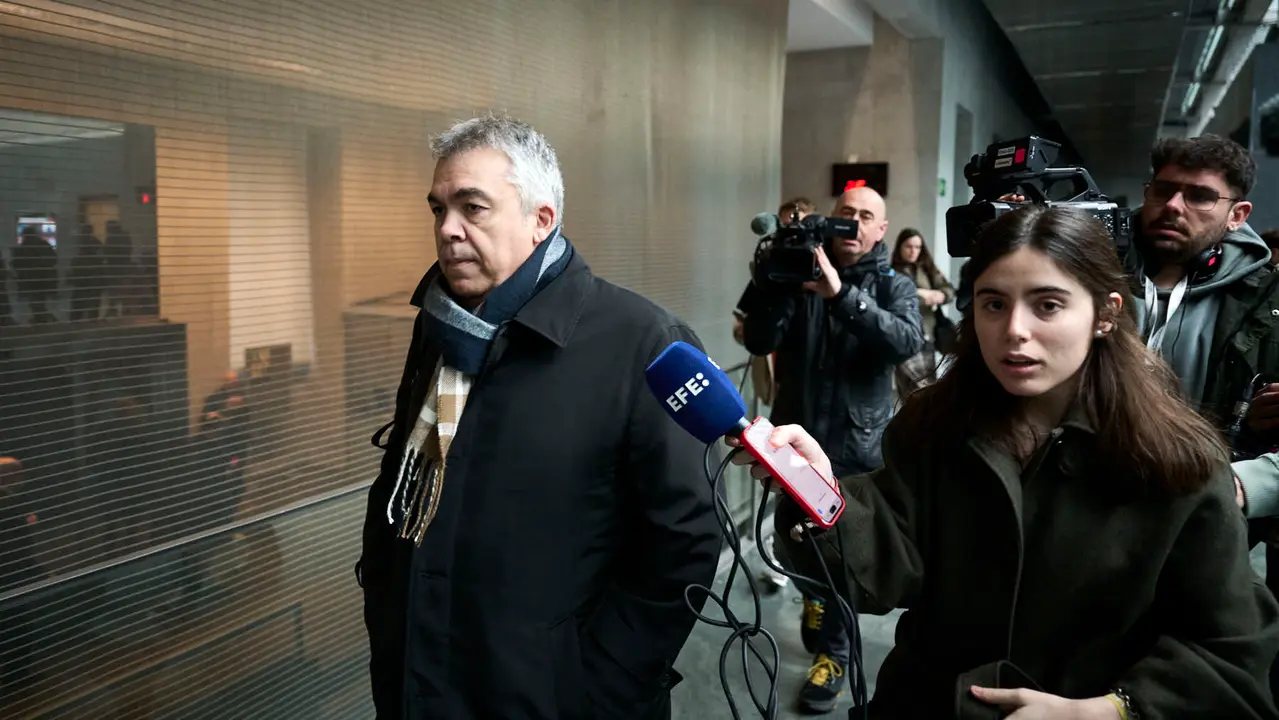 Santos Cerd&aacute;n declara ante la Comisi&oacute;n de Investigaci&oacute;n del Parlamento de Navarra por la adjudicaci&oacute;n de las obras de Velate. PABLO LASAOSA