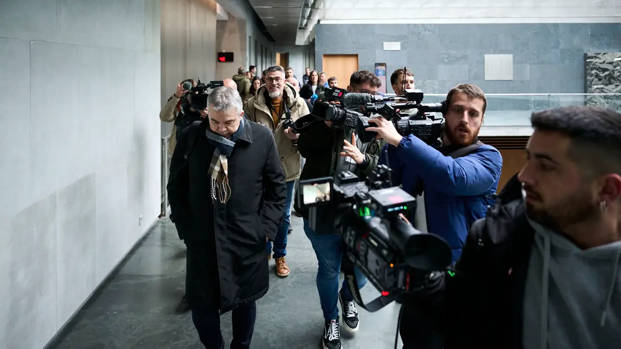Santos Cerd&aacute;n declara ante la Comisi&oacute;n de Investigaci&oacute;n del Parlamento de Navarra por la adjudicaci&oacute;n de las obras de Velate. PABLO LASAOSA