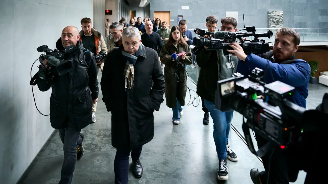 Santos Cerd&aacute;n declara ante la Comisi&oacute;n de Investigaci&oacute;n del Parlamento de Navarra por la adjudicaci&oacute;n de las obras de Velate. PABLO LASAOSA