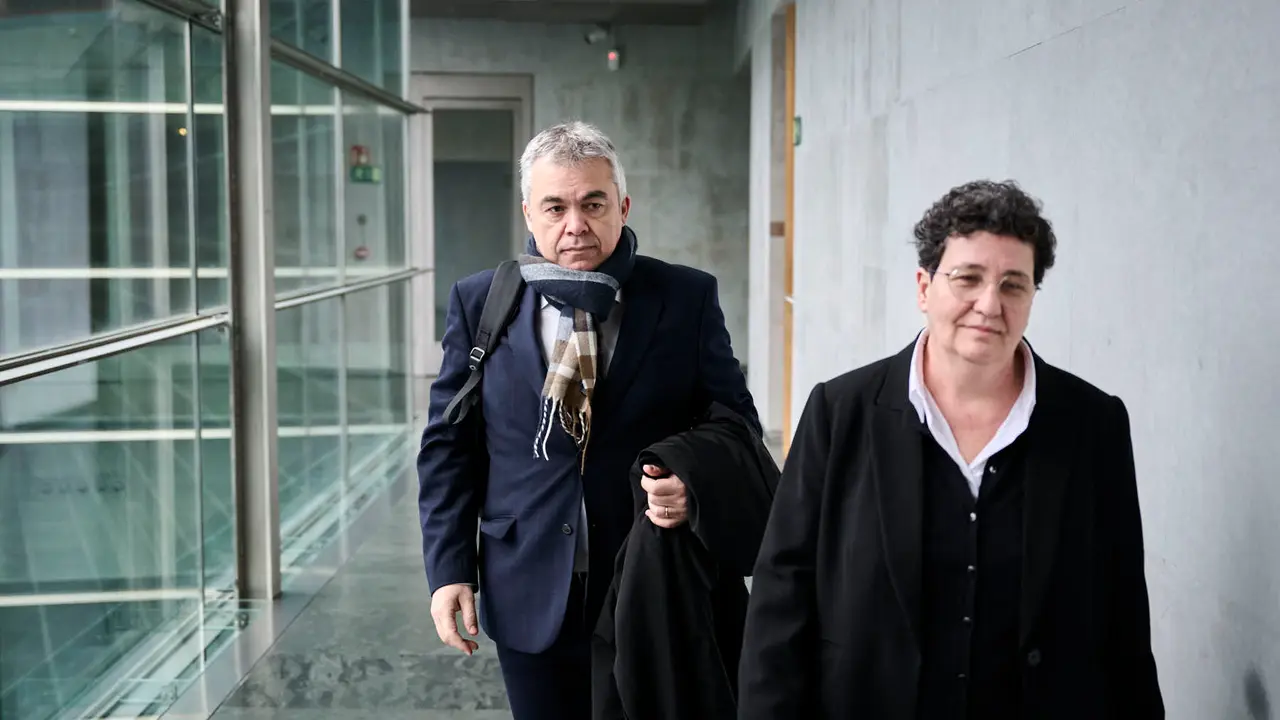 Santos Cerd&aacute;n declara ante la Comisi&oacute;n de Investigaci&oacute;n del Parlamento de Navarra por la adjudicaci&oacute;n de las obras de Velate. PABLO LASAOSA