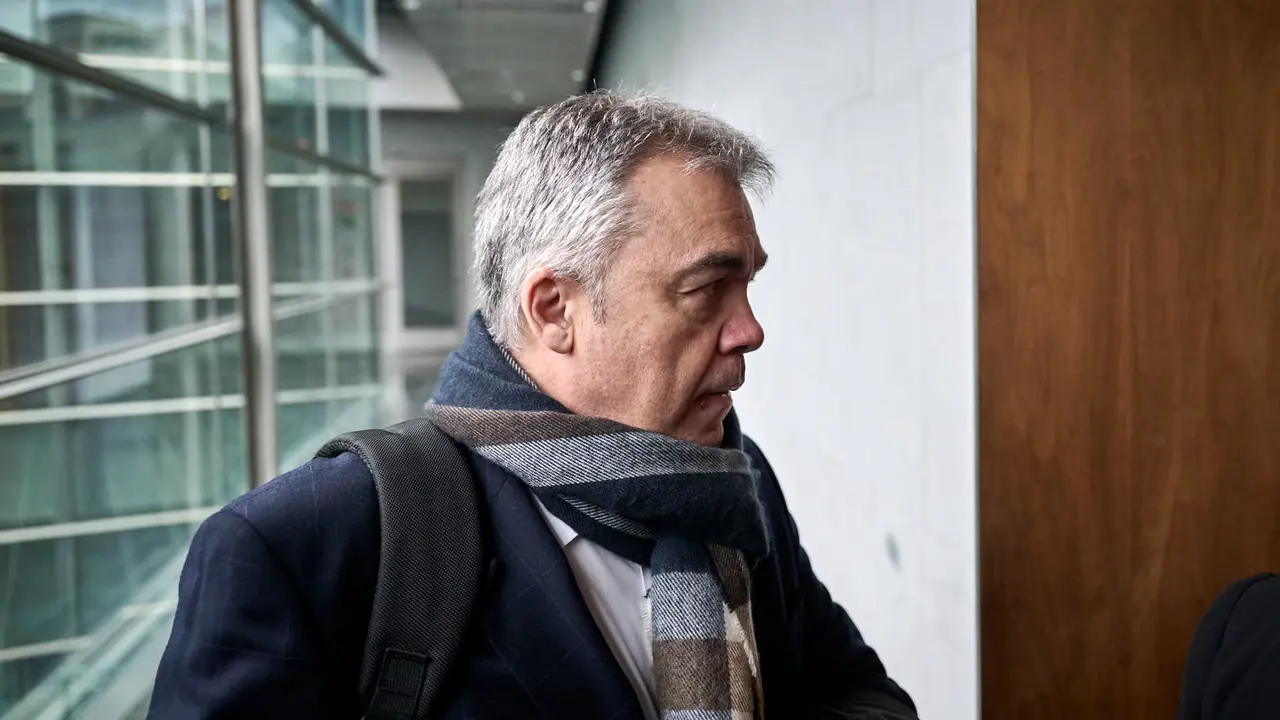 Santos Cerd&aacute;n declara ante la Comisi&oacute;n de Investigaci&oacute;n del Parlamento de Navarra por la adjudicaci&oacute;n de las obras de Velate. PABLO LASAOSA