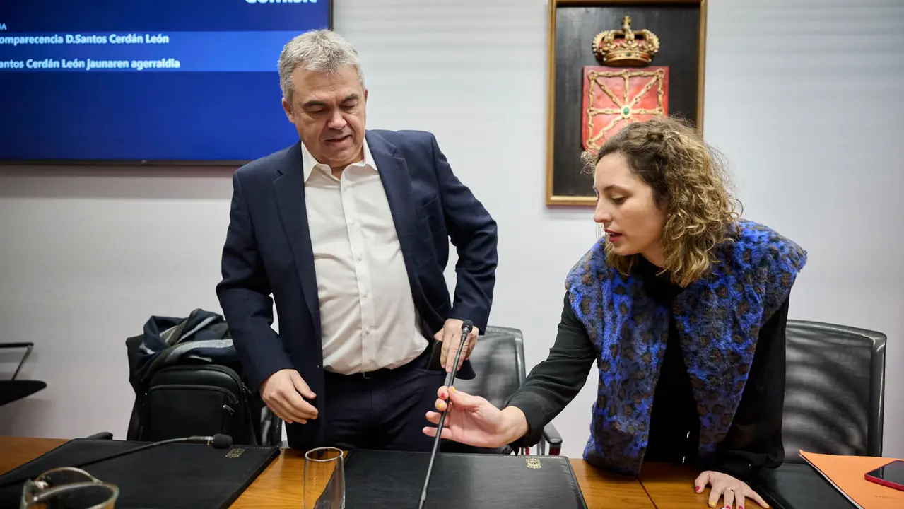 Santos Cerd&aacute;n declara ante la Comisi&oacute;n de Investigaci&oacute;n del Parlamento de Navarra por la adjudicaci&oacute;n de las obras de Velate. PABLO LASAOSA