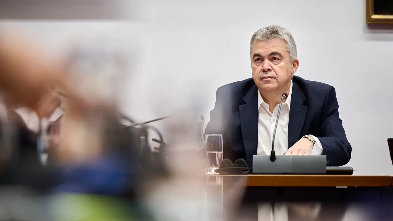 Santos Cerd&aacute;n declara ante la Comisi&oacute;n de Investigaci&oacute;n del Parlamento de Navarra por la adjudicaci&oacute;n de las obras de Velate. PABLO LASAOSA