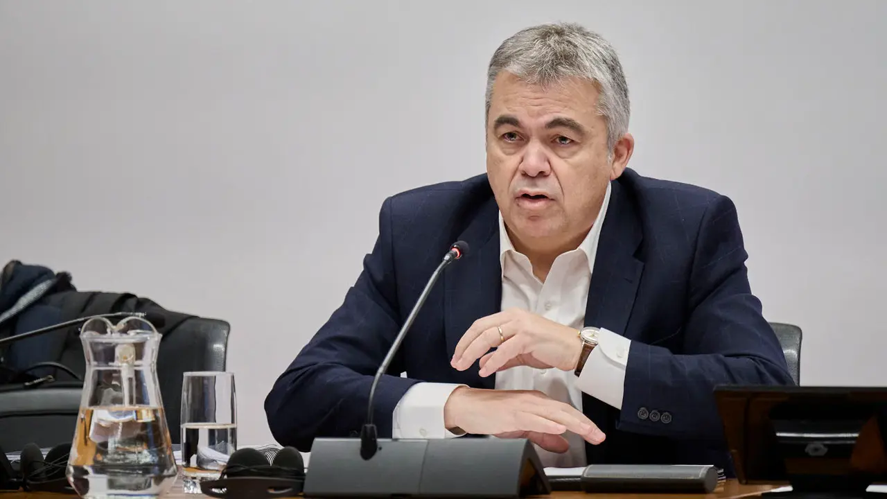 Santos Cerd&aacute;n declara ante la Comisi&oacute;n de Investigaci&oacute;n del Parlamento de Navarra por la adjudicaci&oacute;n de las obras de Velate. PABLO LASAOSA