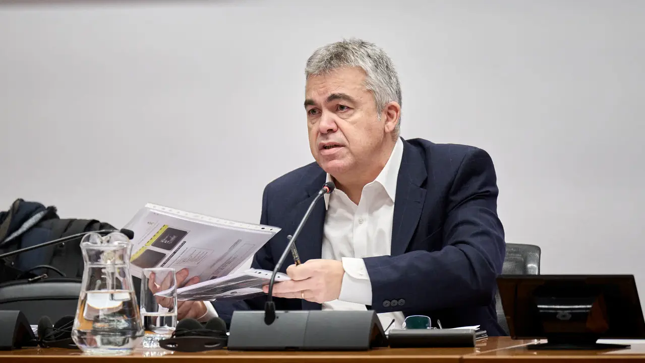 Santos Cerd&aacute;n declara ante la Comisi&oacute;n de Investigaci&oacute;n del Parlamento de Navarra por la adjudicaci&oacute;n de las obras de Velate. PABLO LASAOSA