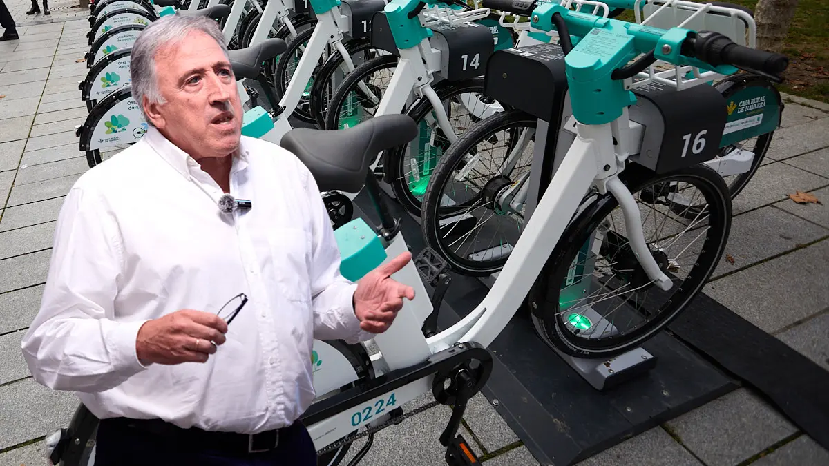 Fotomontaje con una imagen de Asiron sobre unas bicicletas el&eacute;ctricas de Ride On. NAVARRA.COM