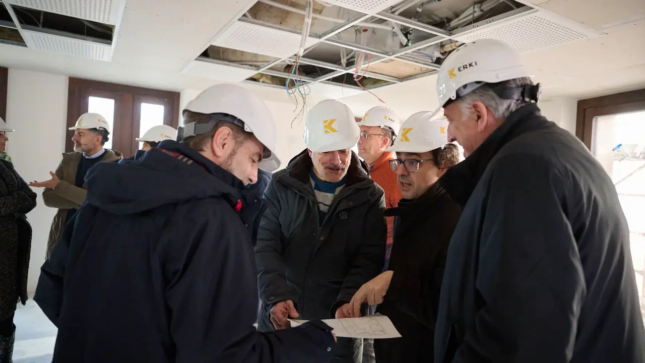 La Comisi&oacute;n de Presidencia visita el edificio municipal de Casa Seminario en el que se est&aacute; llevando a cabo una reforma integral para modernizar sus dependencias y mejorar su eficiencia energ&eacute;tica. PABLO LASAOSA