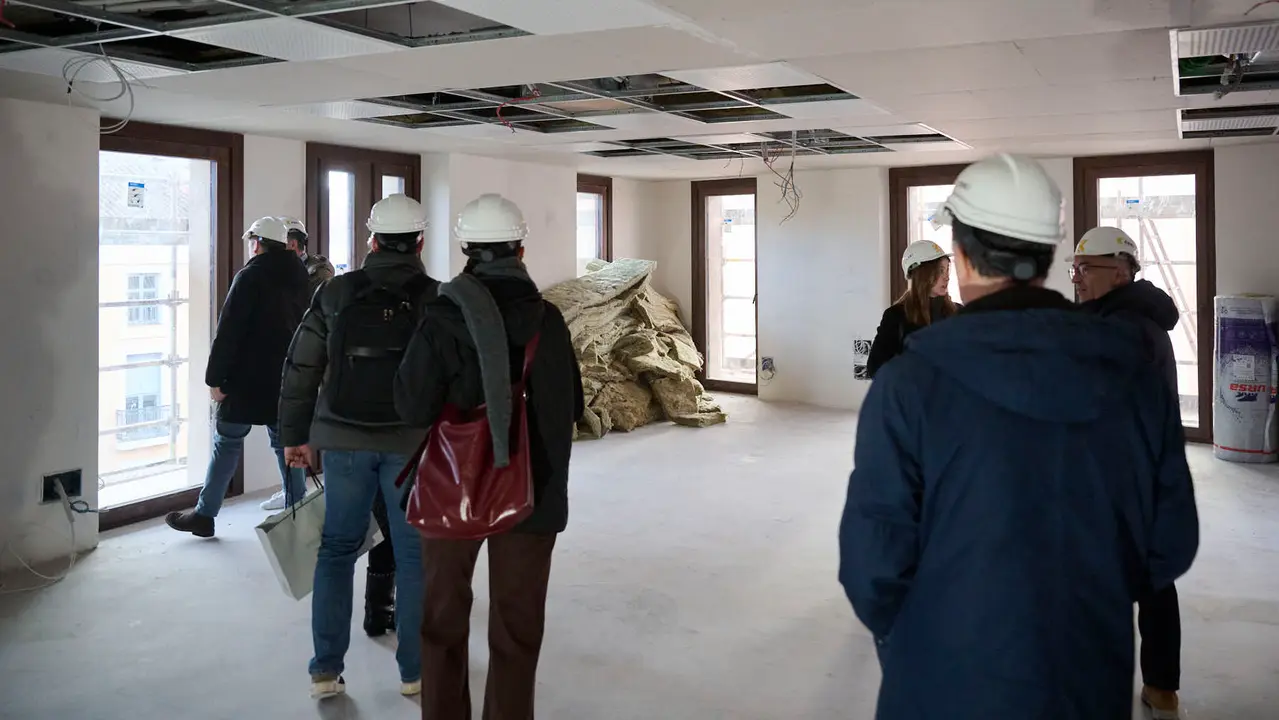 La Comisi&oacute;n de Presidencia visita el edificio municipal de Casa Seminario en el que se est&aacute; llevando a cabo una reforma integral para modernizar sus dependencias y mejorar su eficiencia energ&eacute;tica. PABLO LASAOSA