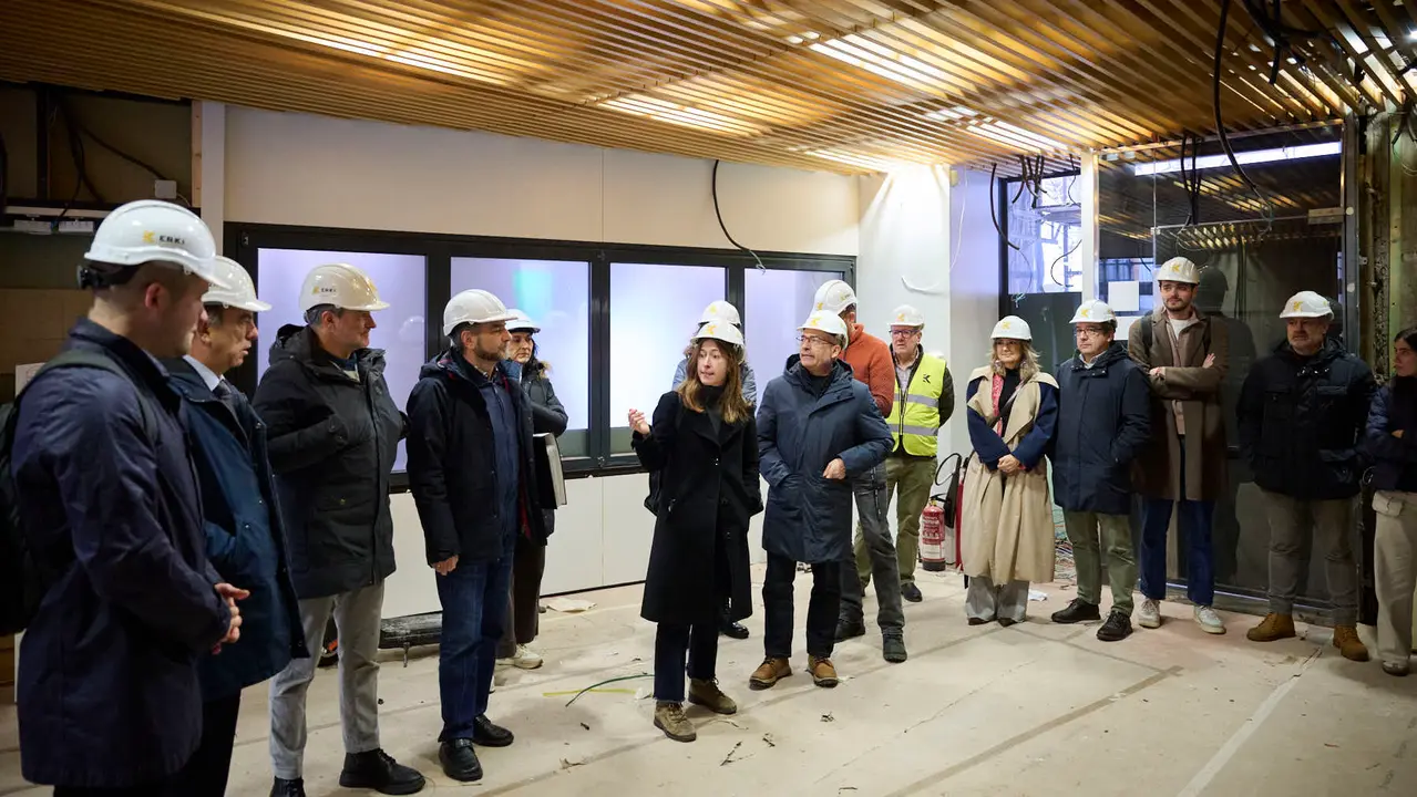 La Comisi&oacute;n de Presidencia visita el edificio municipal de Casa Seminario en el que se est&aacute; llevando a cabo una reforma integral para modernizar sus dependencias y mejorar su eficiencia energ&eacute;tica. PABLO LASAOSA