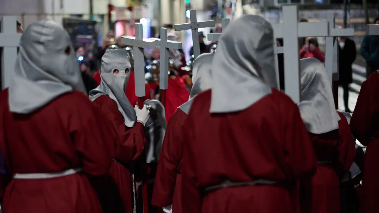 Traslado del paso del Cristo Alzado a la Catedral de Pamplona a cargo de la Hermandad de la Pasi&oacute;n del Se&ntilde;or como motivo del comienzo de la Cuaresma en el Mi&eacute;rcoles de Ceniza de 2026. I&Ntilde;IGO ALZUGARAY