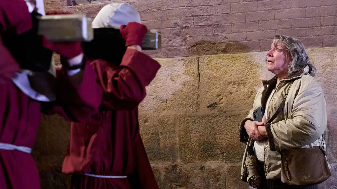 Traslado del paso del Cristo Alzado a la Catedral de Pamplona a cargo de la Hermandad de la Pasi&oacute;n del Se&ntilde;or como motivo del comienzo de la Cuaresma en el Mi&eacute;rcoles de Ceniza de 2026. I&Ntilde;IGO ALZUGARAY