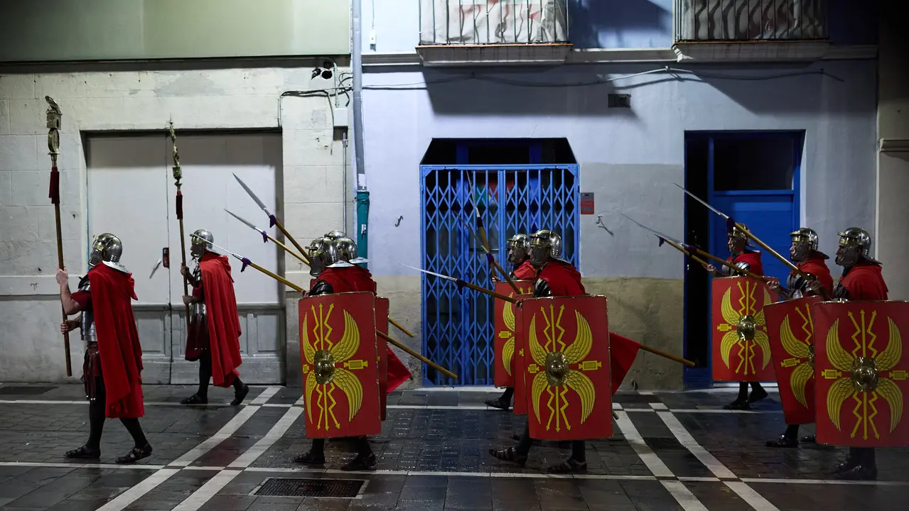 Traslado del paso del Cristo Alzado a la Catedral de Pamplona a cargo de la Hermandad de la Pasi&oacute;n del Se&ntilde;or como motivo del comienzo de la Cuaresma en el Mi&eacute;rcoles de Ceniza de 2026. I&Ntilde;IGO ALZUGARAY