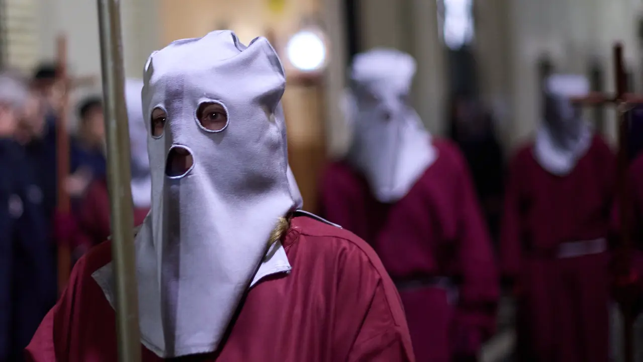 Traslado del paso del Cristo Alzado a la Catedral de Pamplona a cargo de la Hermandad de la Pasi&oacute;n del Se&ntilde;or como motivo del comienzo de la Cuaresma en el Mi&eacute;rcoles de Ceniza de 2026. I&Ntilde;IGO ALZUGARAY