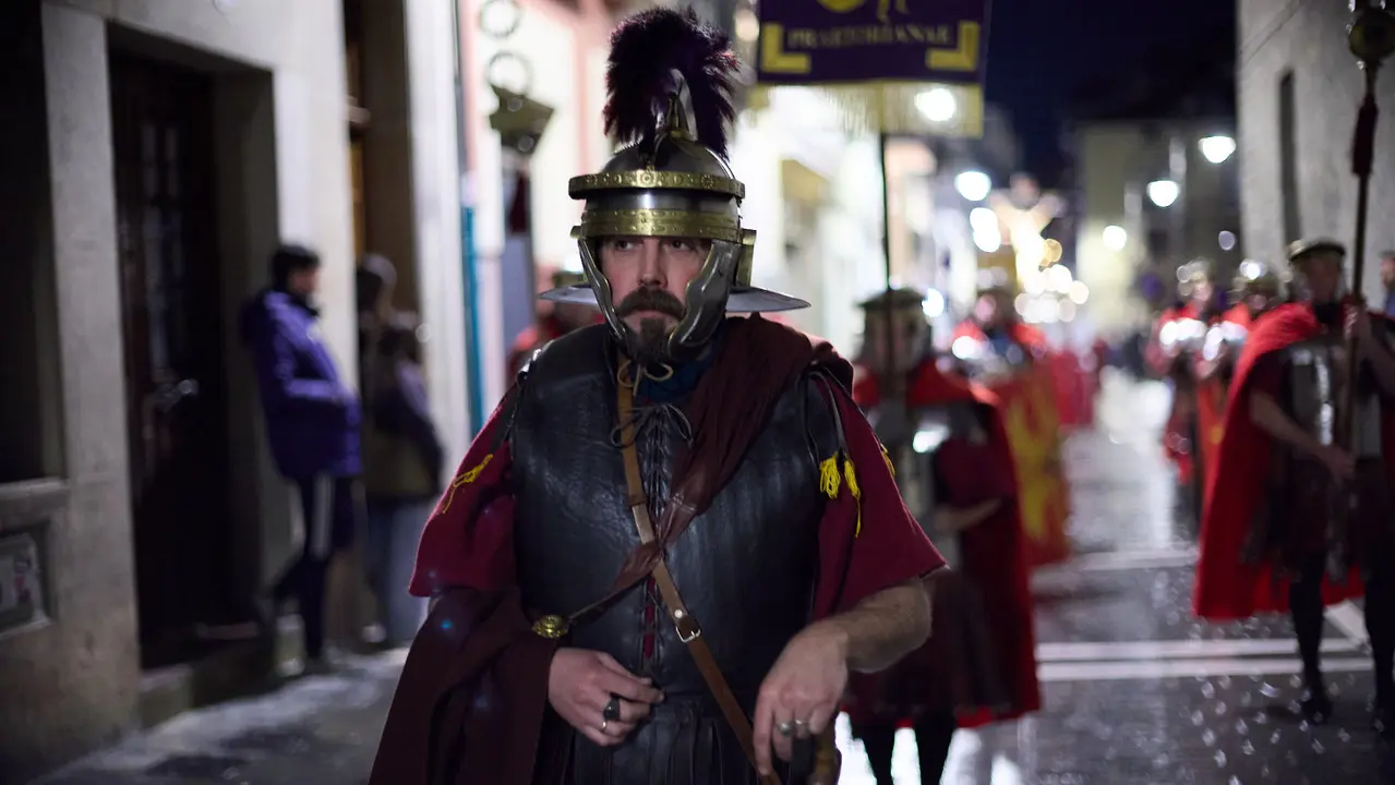 Traslado del paso del Cristo Alzado a la Catedral de Pamplona a cargo de la Hermandad de la Pasi&oacute;n del Se&ntilde;or como motivo del comienzo de la Cuaresma en el Mi&eacute;rcoles de Ceniza de 2026. I&Ntilde;IGO ALZUGARAY
